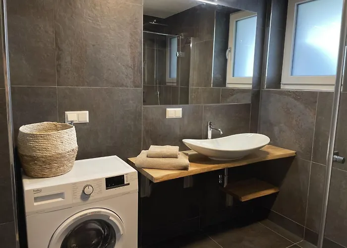 Appartement Local View - By Mynests Grobming